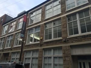 COMMERCIAL WINDOW CLEANER EDINBURGH